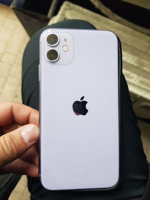 Айфон11 г64 продаёт срочн