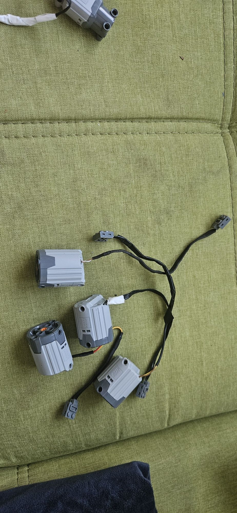 Продавам мотори Lego Power functions