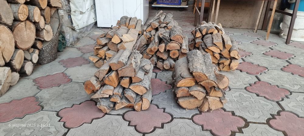 Дрова плодовых деревьев.
