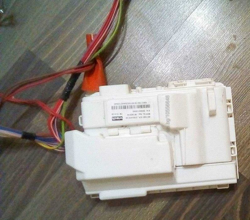 Продавам комплект резервни части за пералня Индезит ВWSA 61251 W EE N