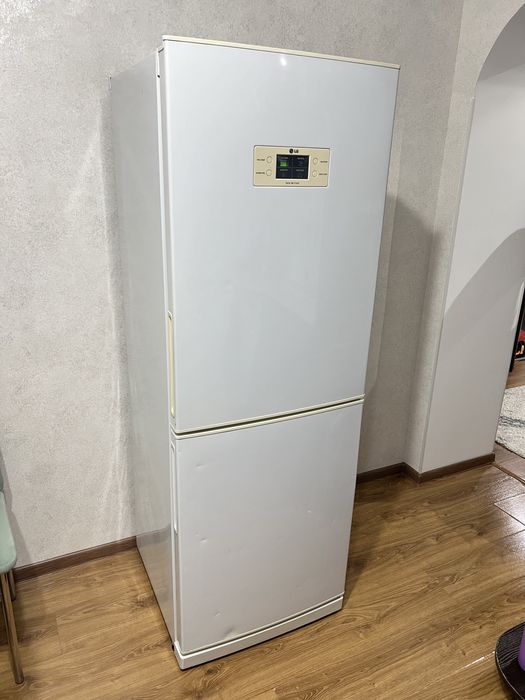 Продам Холодильник LG