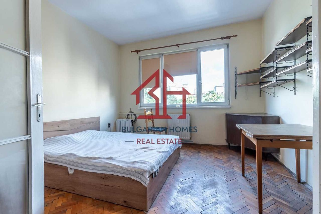 Продава се Тристаен апартамент в София, Център - 74 кв.м за 2973 €/кв.м - Снимка #2