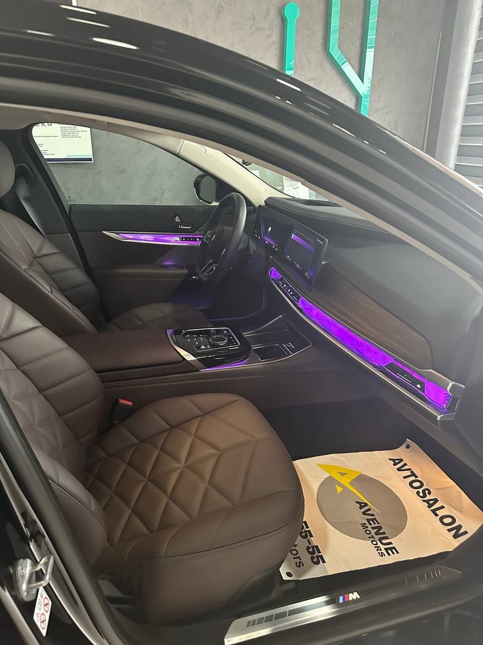 BMW I7 eDrive 50L Leading