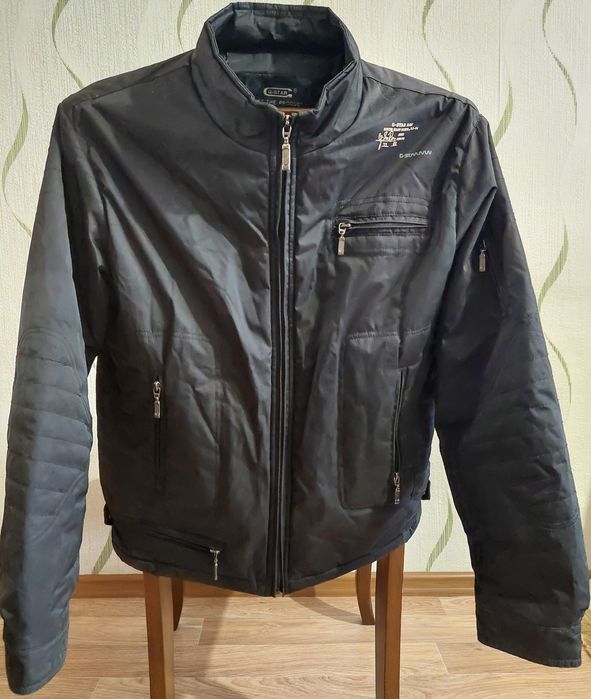 Продам осенне-весенею демисезонную  куртку