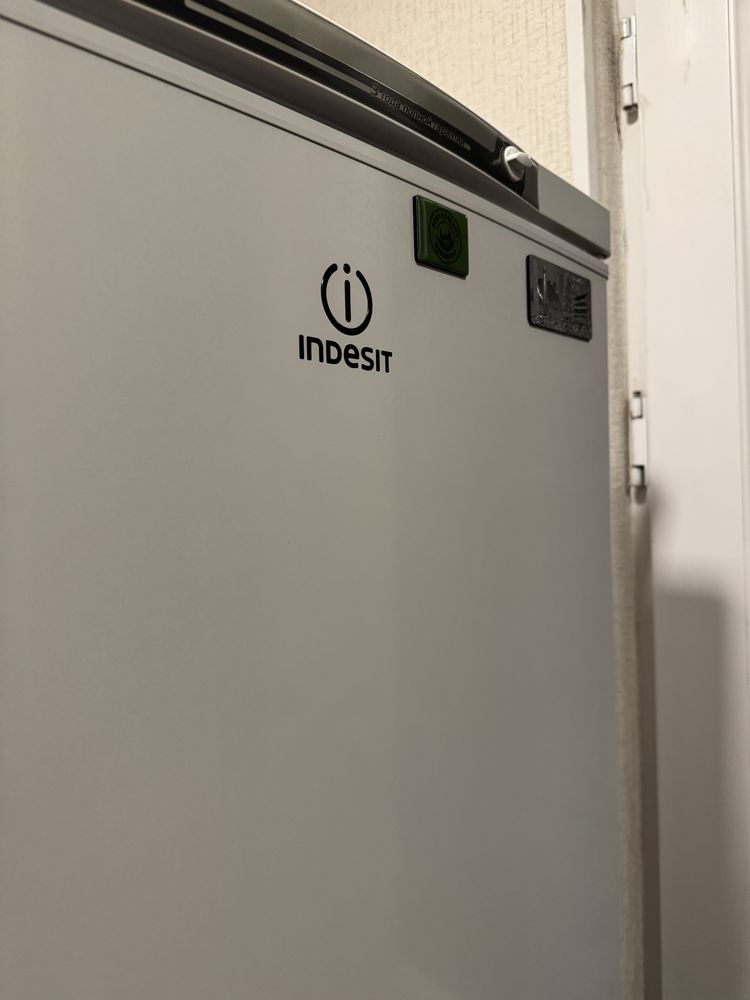 Холодильник INDESIT
