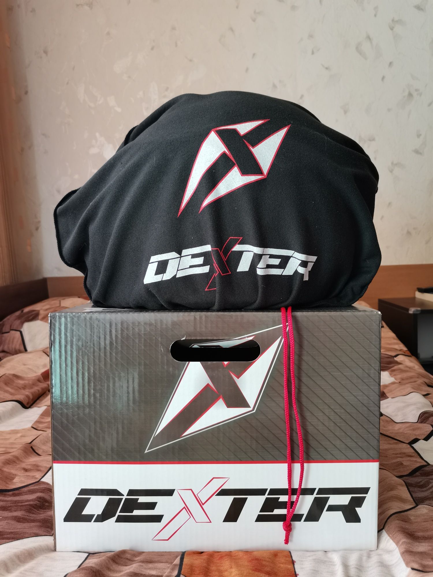 Каска за мотор Dexter Adron Carbon Evo Gloss Carbon Fibre