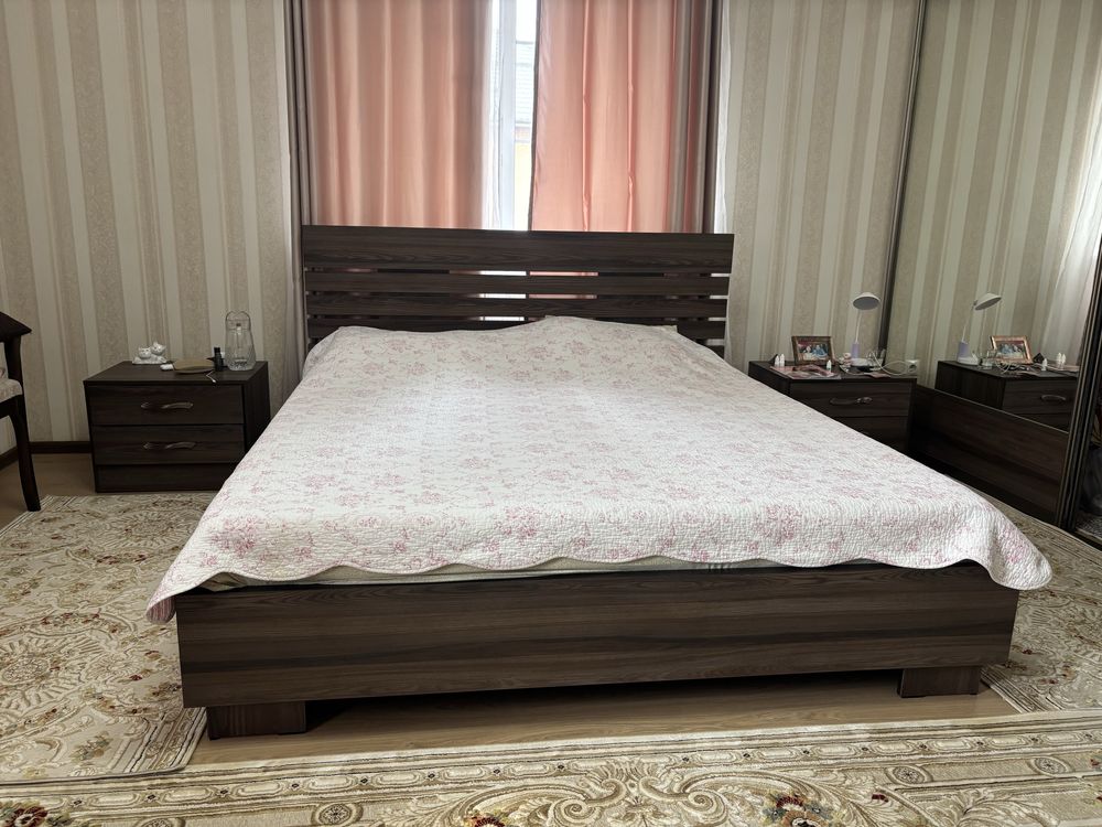 Продам 2х спальную кровать размером 2х1,8 м