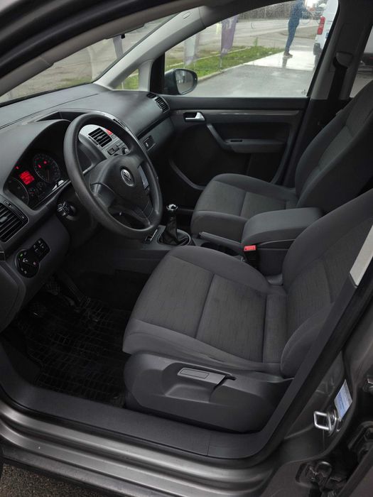 VW Touran | 1.9 TDI | Навигация | Задна камера |+4 летни гуми с джанти