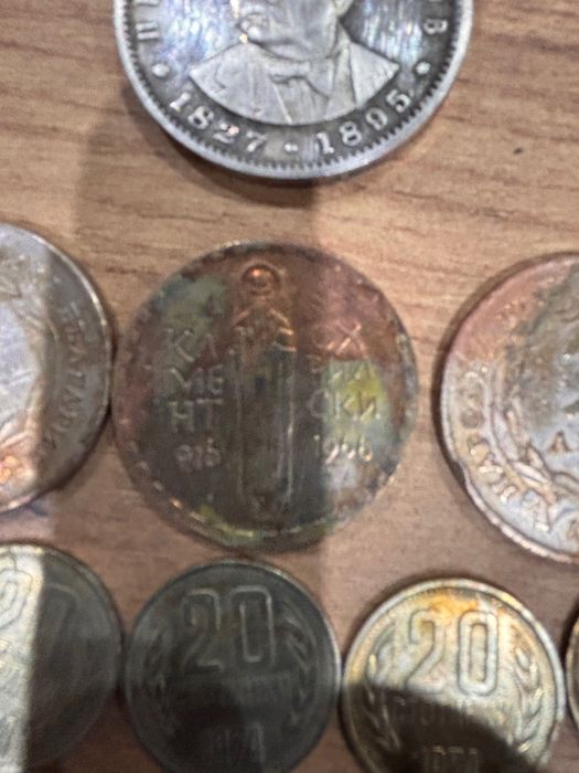 Продавам стари монети от различни години стотинки и левове.