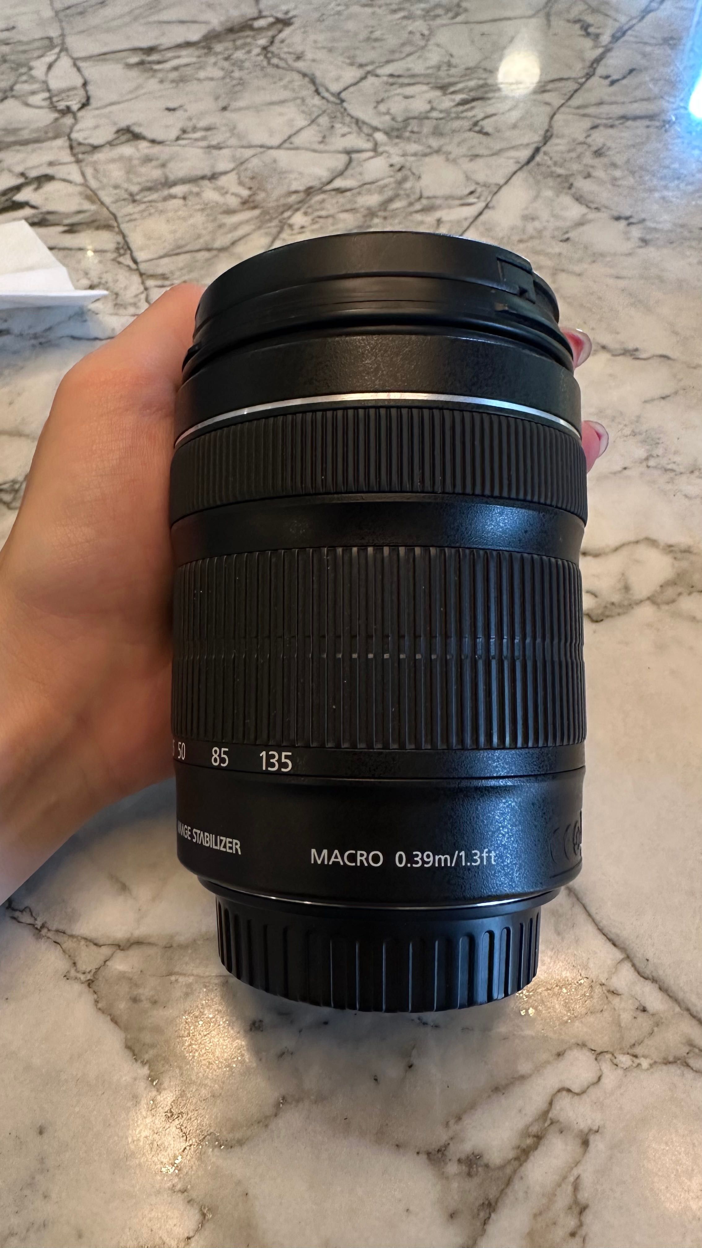 Canon Zoom Lens  EF-S 19-135 mm