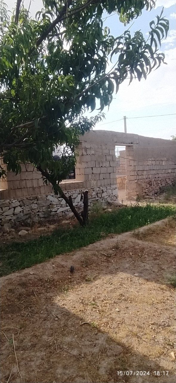 Yer Uchastka sotiladi. Kelishilgan narxda