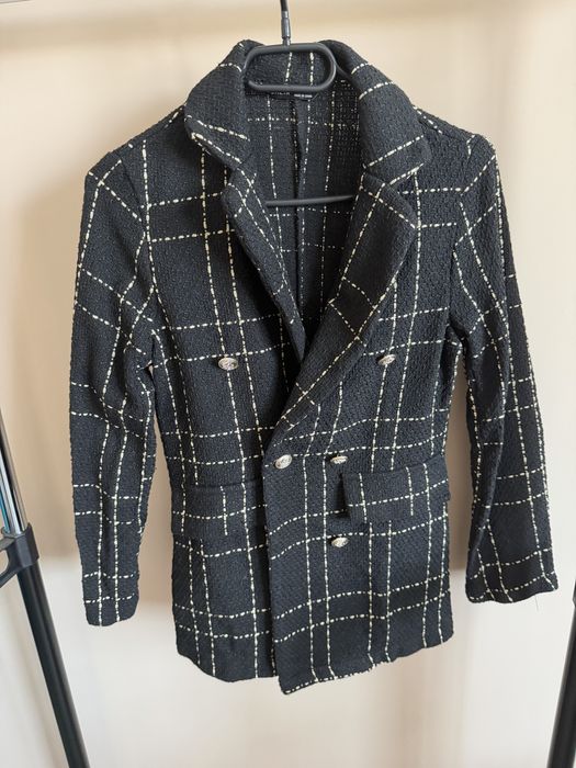 Черно сако със златни нишки