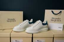 Alexander McQueen Alb-Albaștri