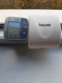 Апарат за  измерване на   кръвно налягане  използван е около  1  месец