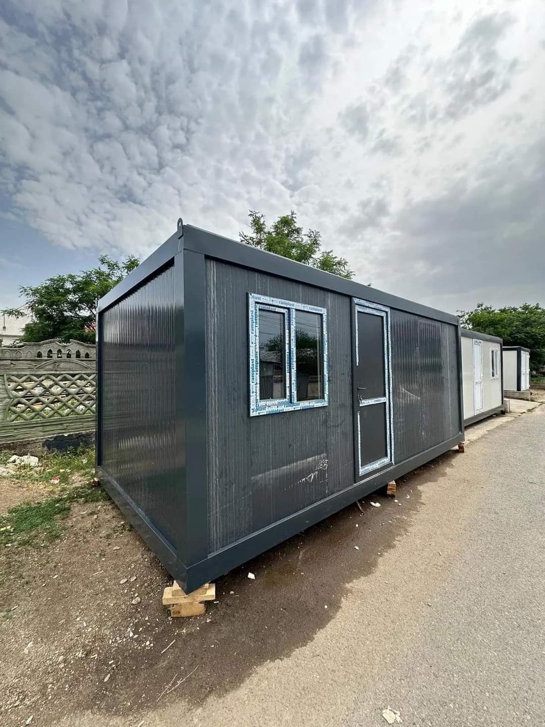 Container modular tip birou,vestiar,grup sanitar  6 x 3m