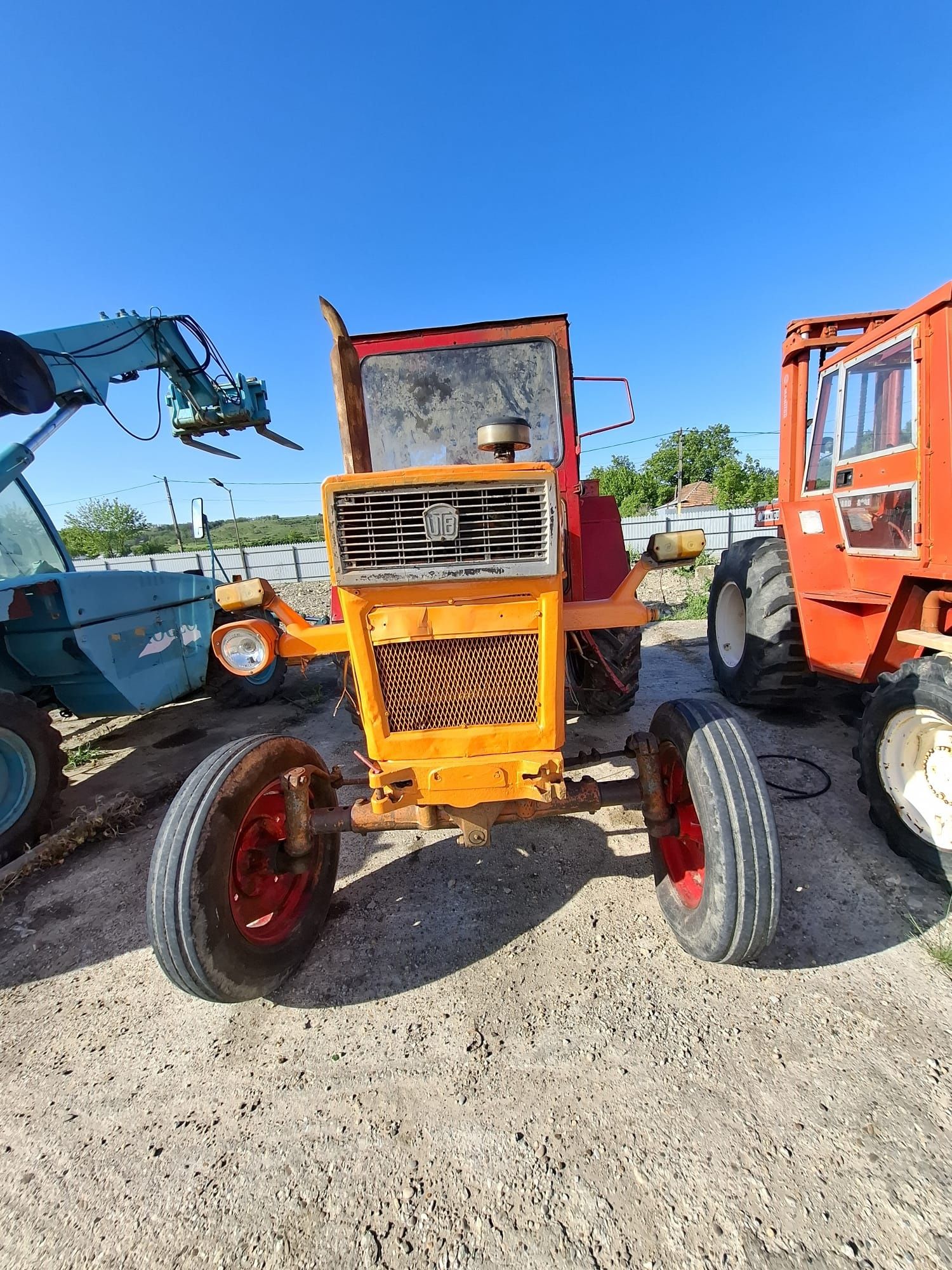 Tractor Universal 650