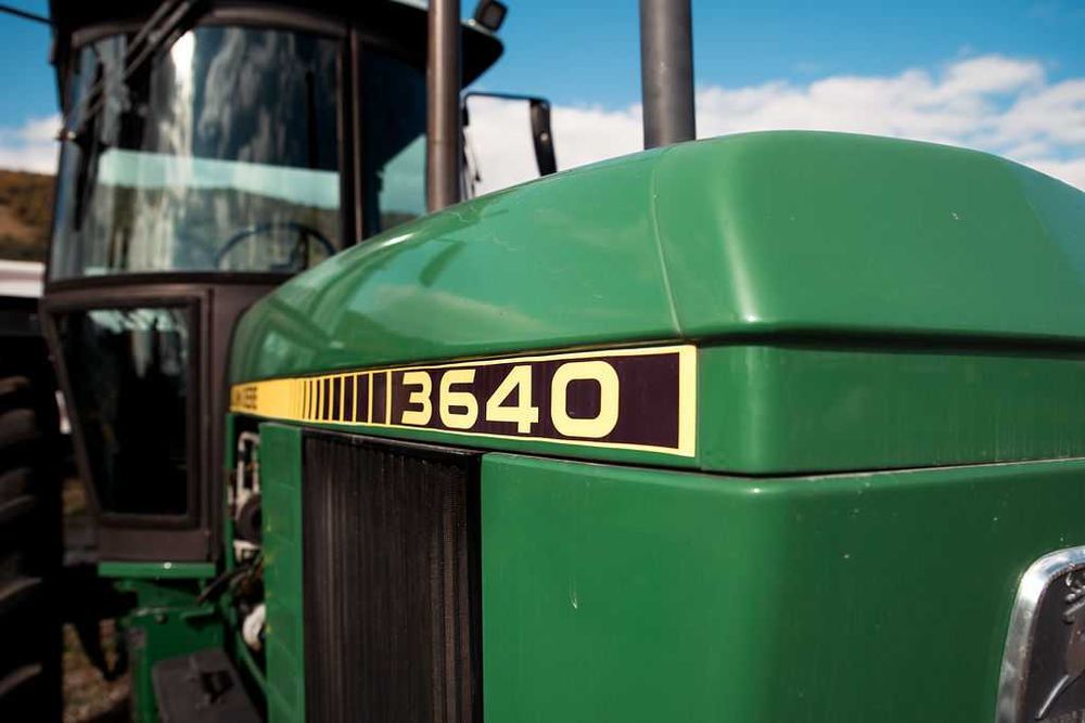 Tractor John Deere 3640 +AC – complet recondiționat, stare impecabilă