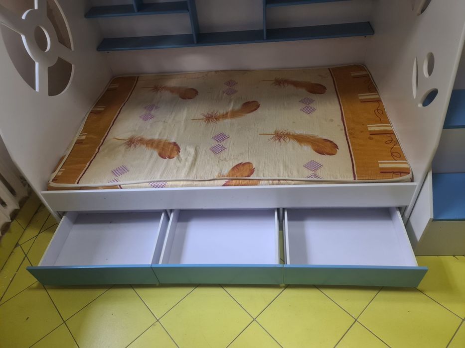 Десткая кровать двухъярусная самолёт