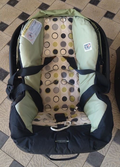 Автокурси сотилади. Холати зўр./Продам автокресло в отлич. состоянии.