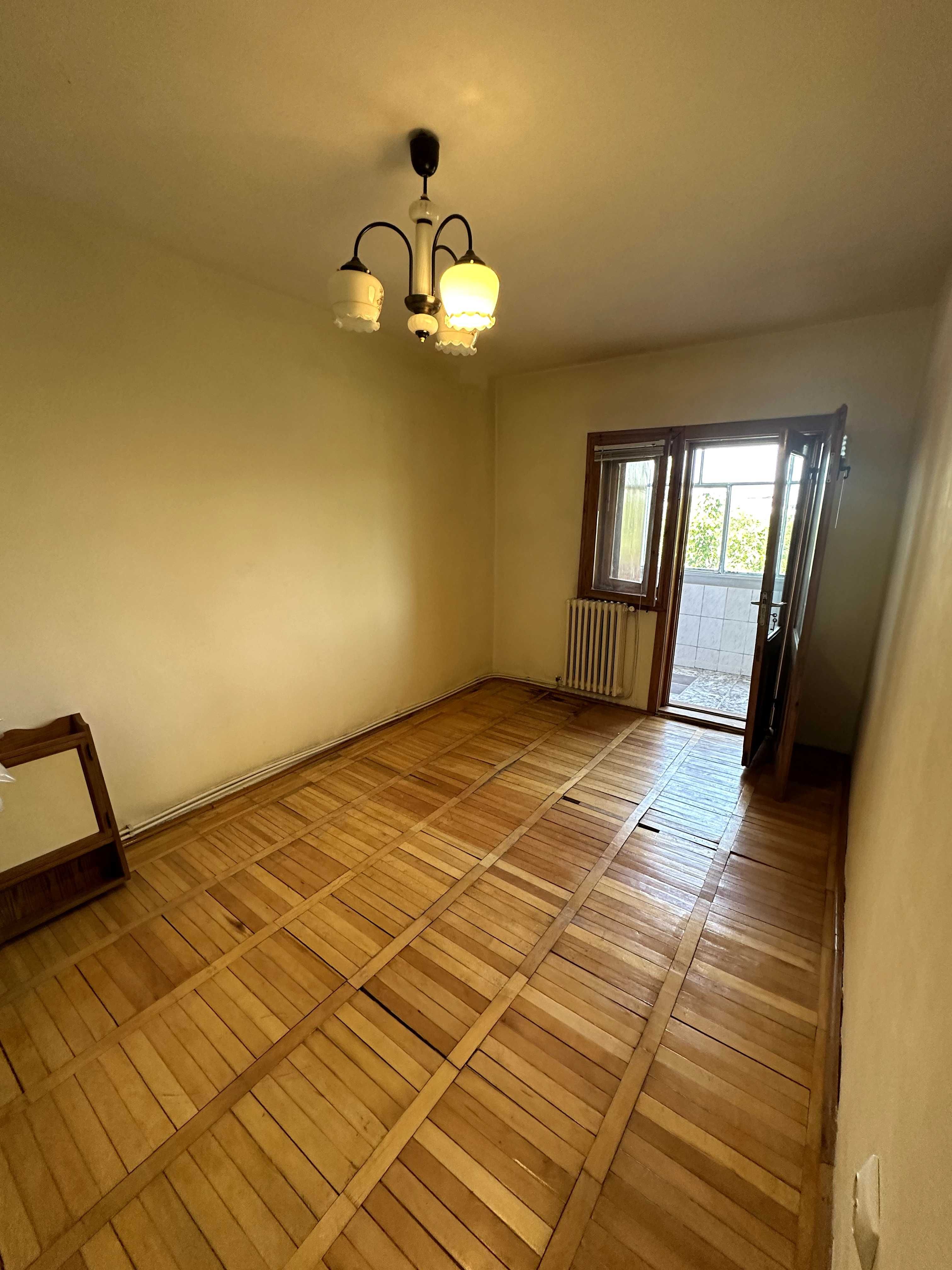 Apartament 4 camere, poziționat ideal în zona centrală, Piața Moldovei