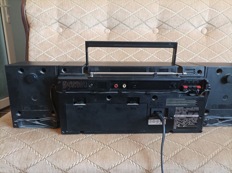 Vând radio casetofon sharp Qt 95