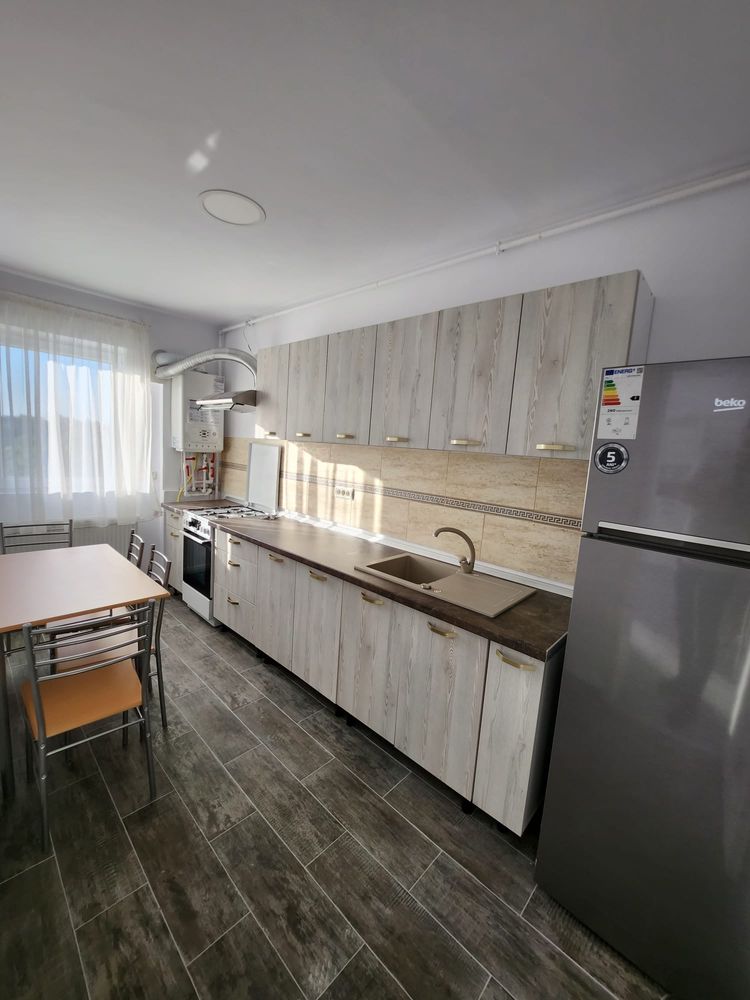 Închiriez apartament 2 camere 420€