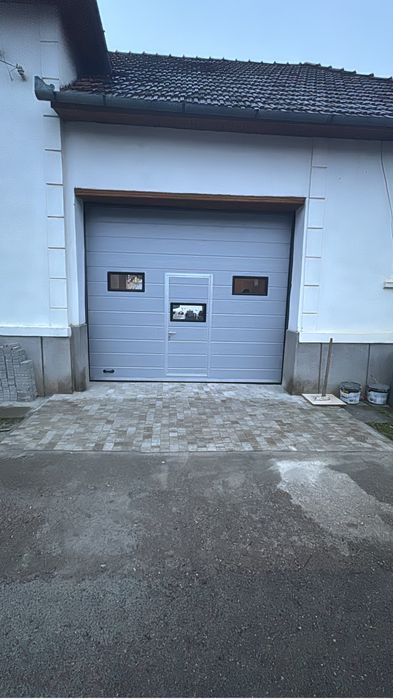 Usa garaj L3000 x H3000 gri cu geamuri -NOU!