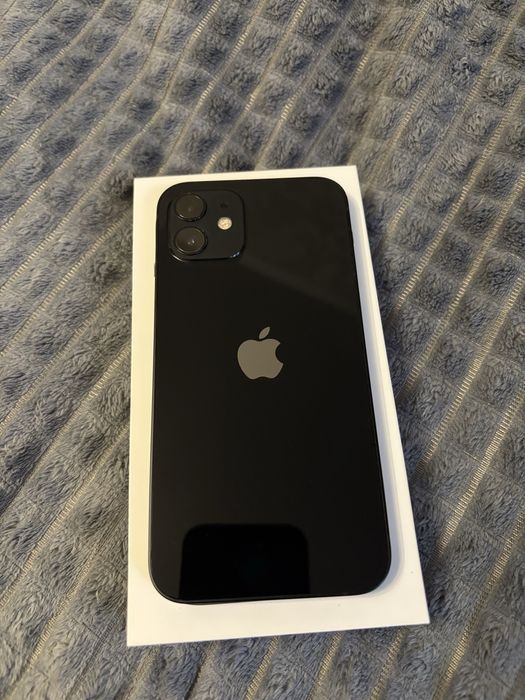 Iphone 12 в идеальном состоянии.