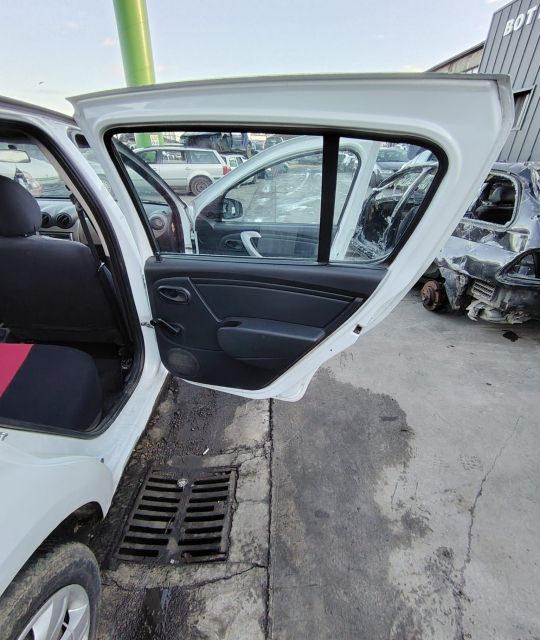 Aripa fata dreapta Dacia Sandero prima generatie