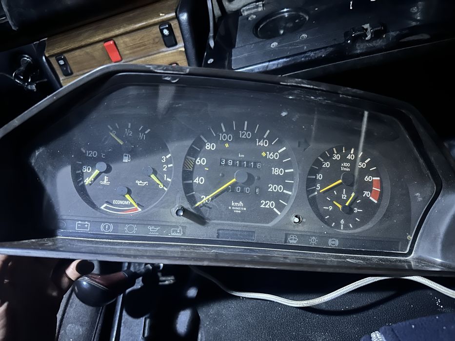 Шиток мерседес 124