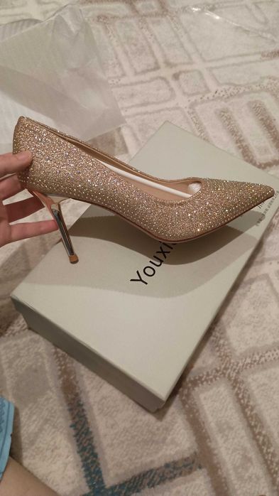 Туфли со стразами