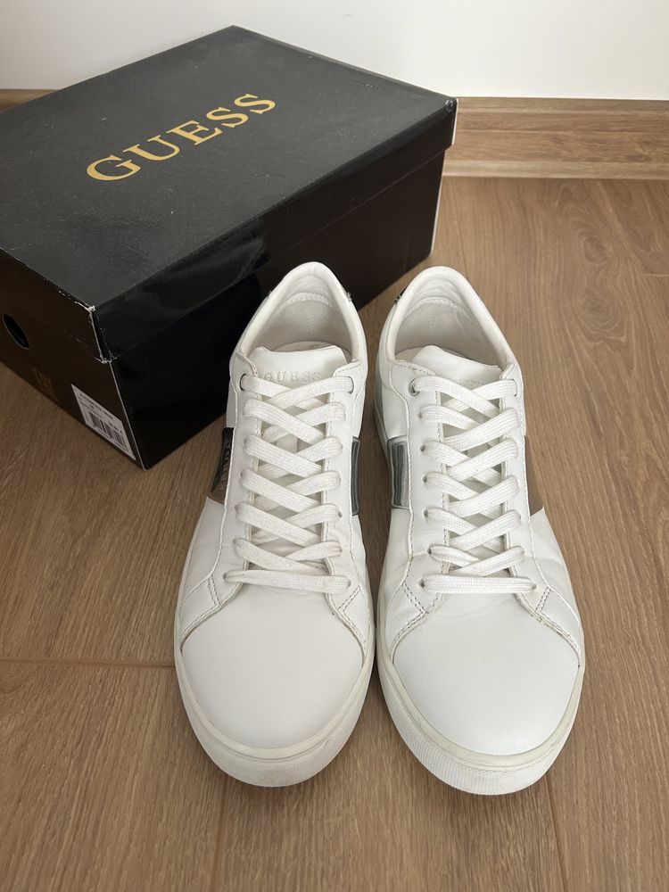 GUESS бели кецове 40 номер