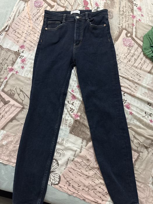 Нави дънки zara.