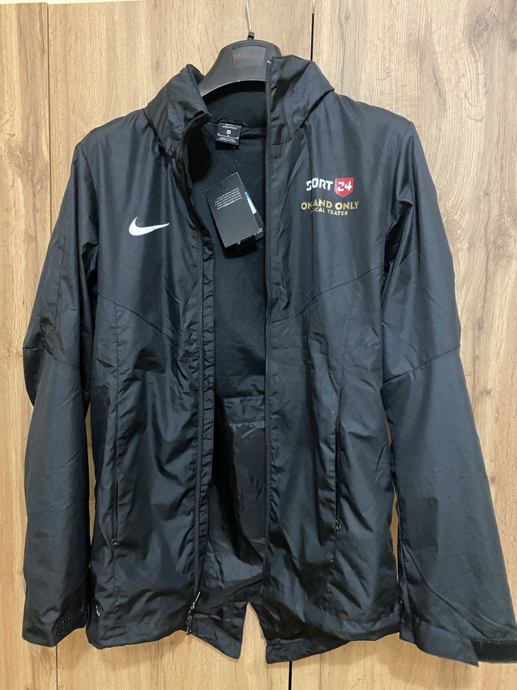 NIKE Shield-оригинално ново яке