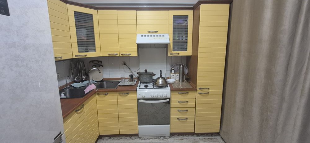 Продам кухню угловую бу, 2.5м на 1.4м