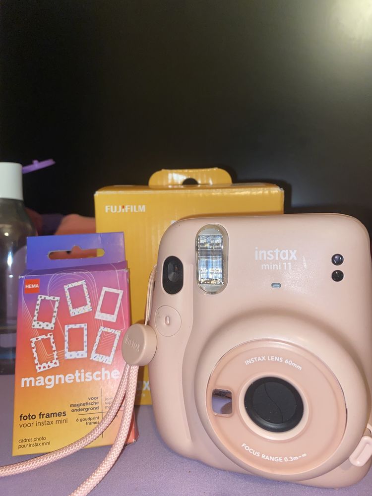 Instax Mini 11 плюс подаръци