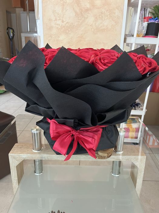 Букети от сатенени рози