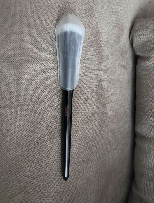Pensula YSL machiaj
