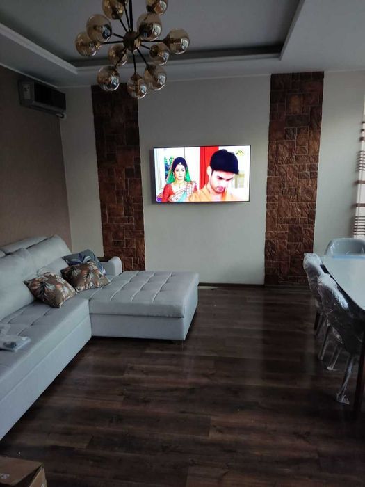 Евродом вдоль дороги,можно под отель