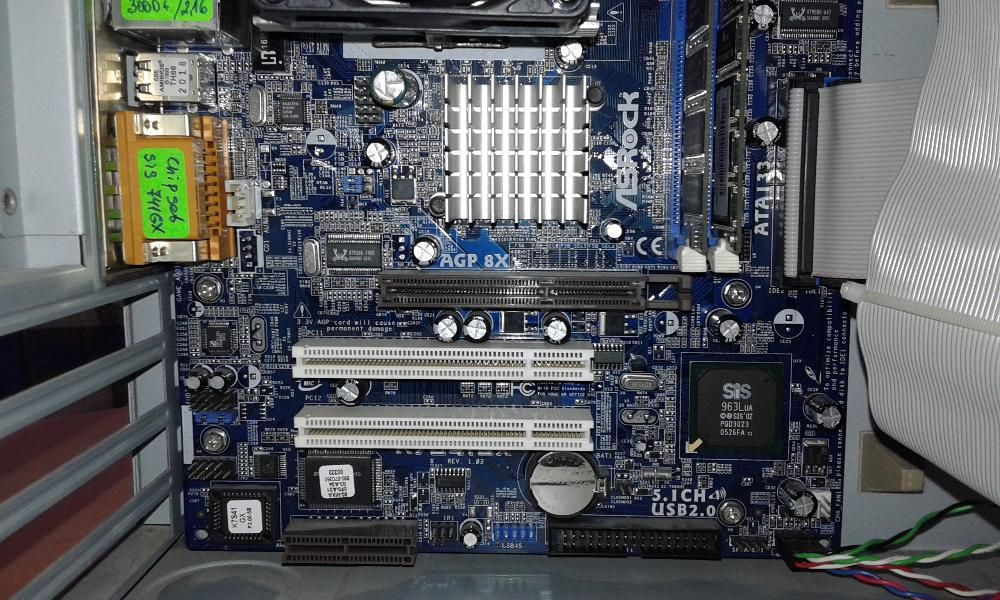Домашен настолен компютър AMD-Athlon XpP 3000 +  2.18 GHZ