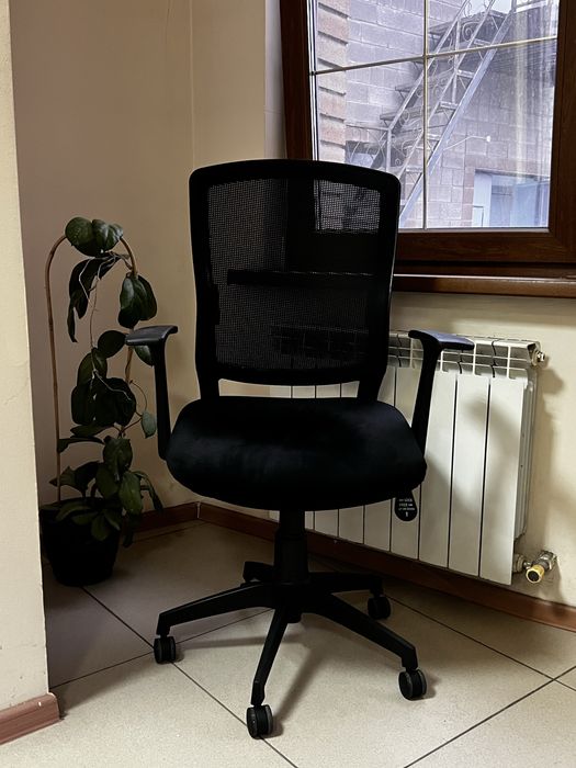 2 офисных кресла