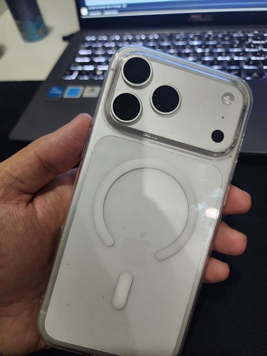 Iphone 17 pro max silver sotiladi