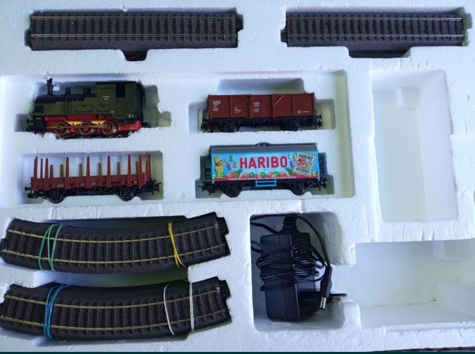 Set marklin digital trenulet electric 

Locomotiva dotată cu decodor d