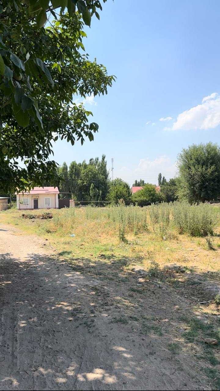 Йер сотилади 4 соток 18500. Продается земельный участок