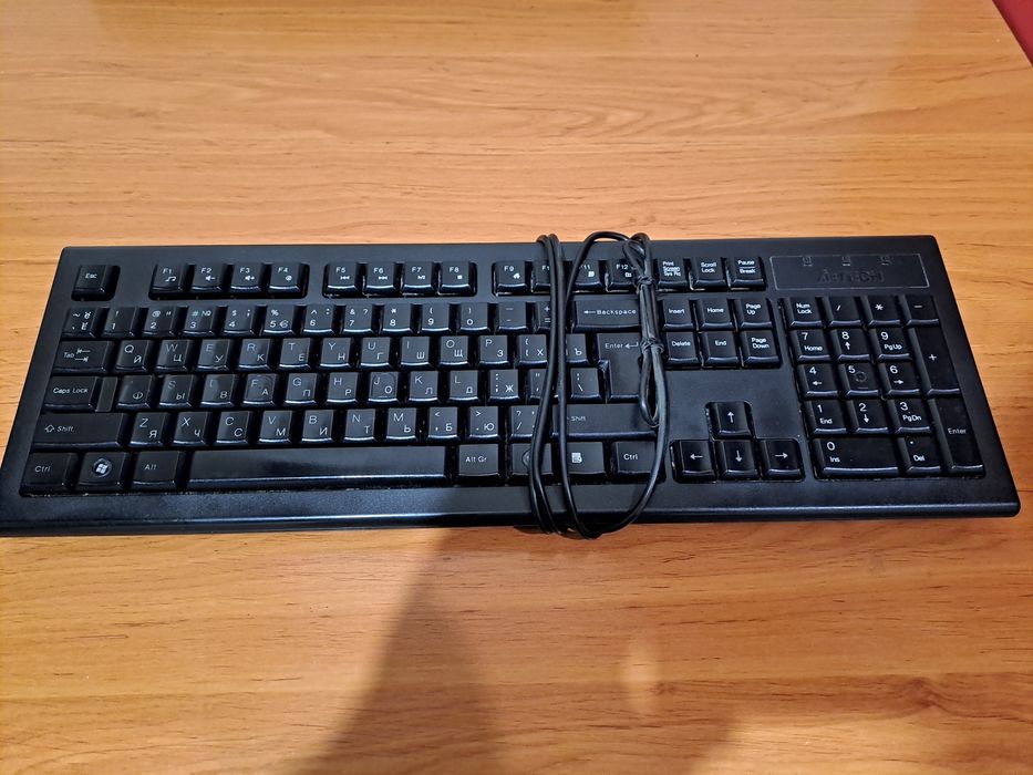 Klaviatura sotiladi b.u. arzon 10000sum  40ta bor