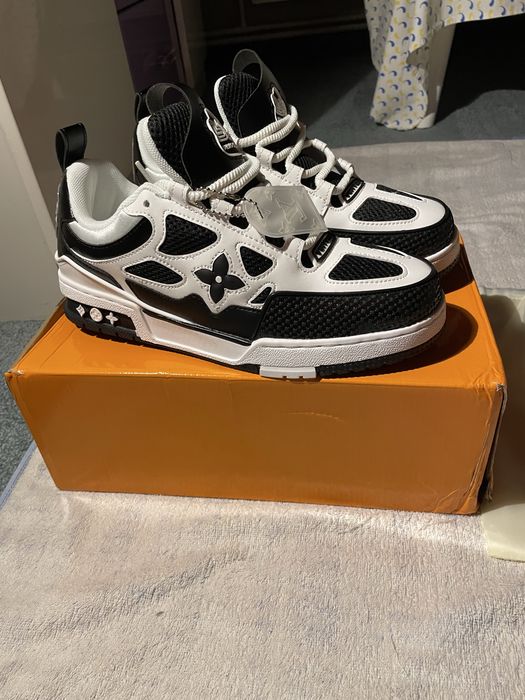 LV Skate Black and White