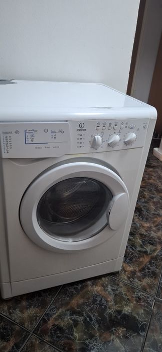 Mașină de spalat cu uscător INDESIT