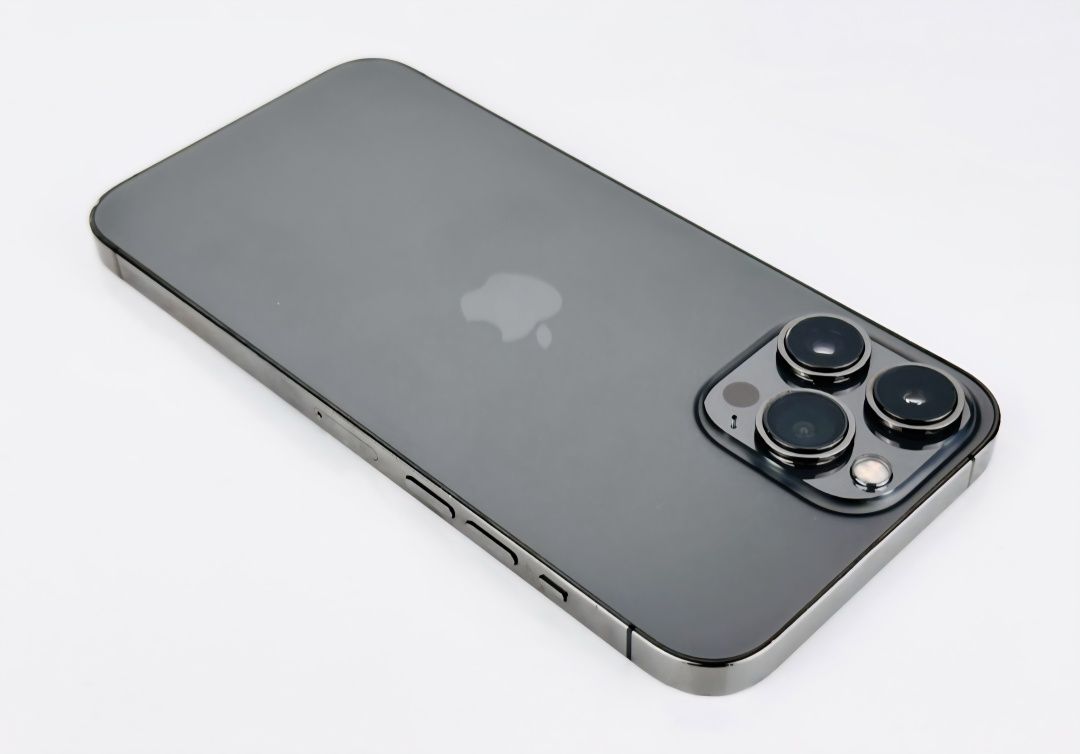 iPhone 13 Pro Max 128 GB  – Перфектно състояние + 6 кей