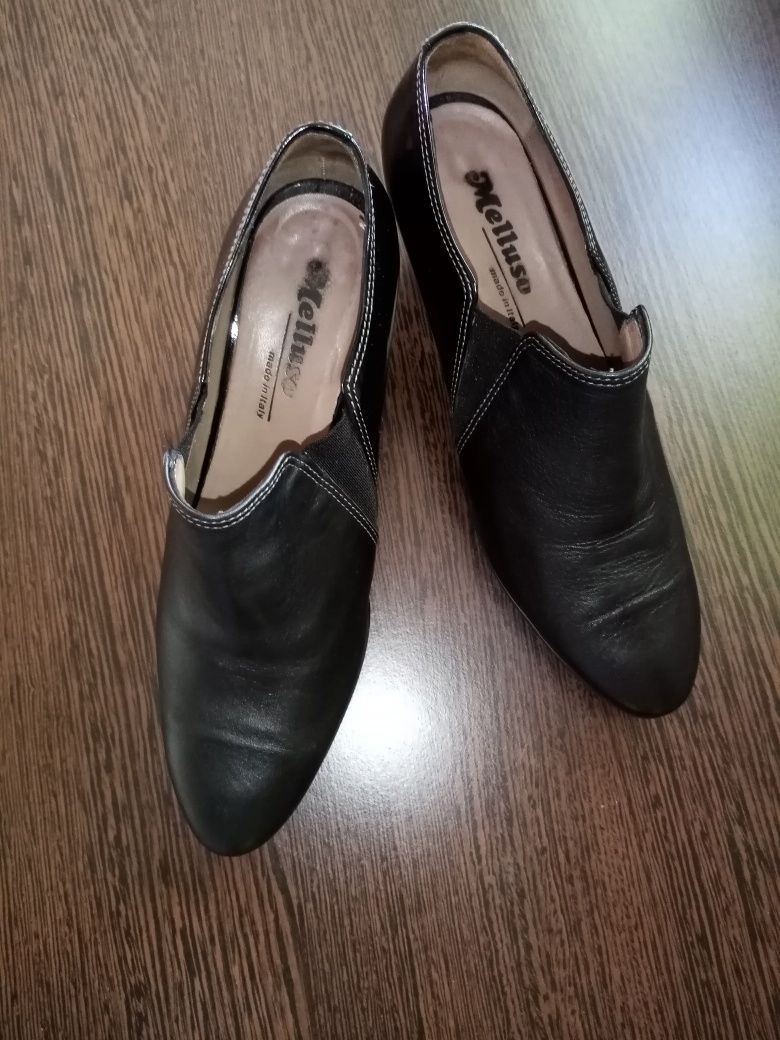 Pantofi de damă eleganți din piele