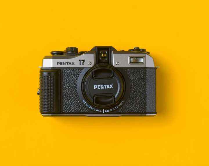 Нов филмов фотоапарат Pentax 17 Half Frame